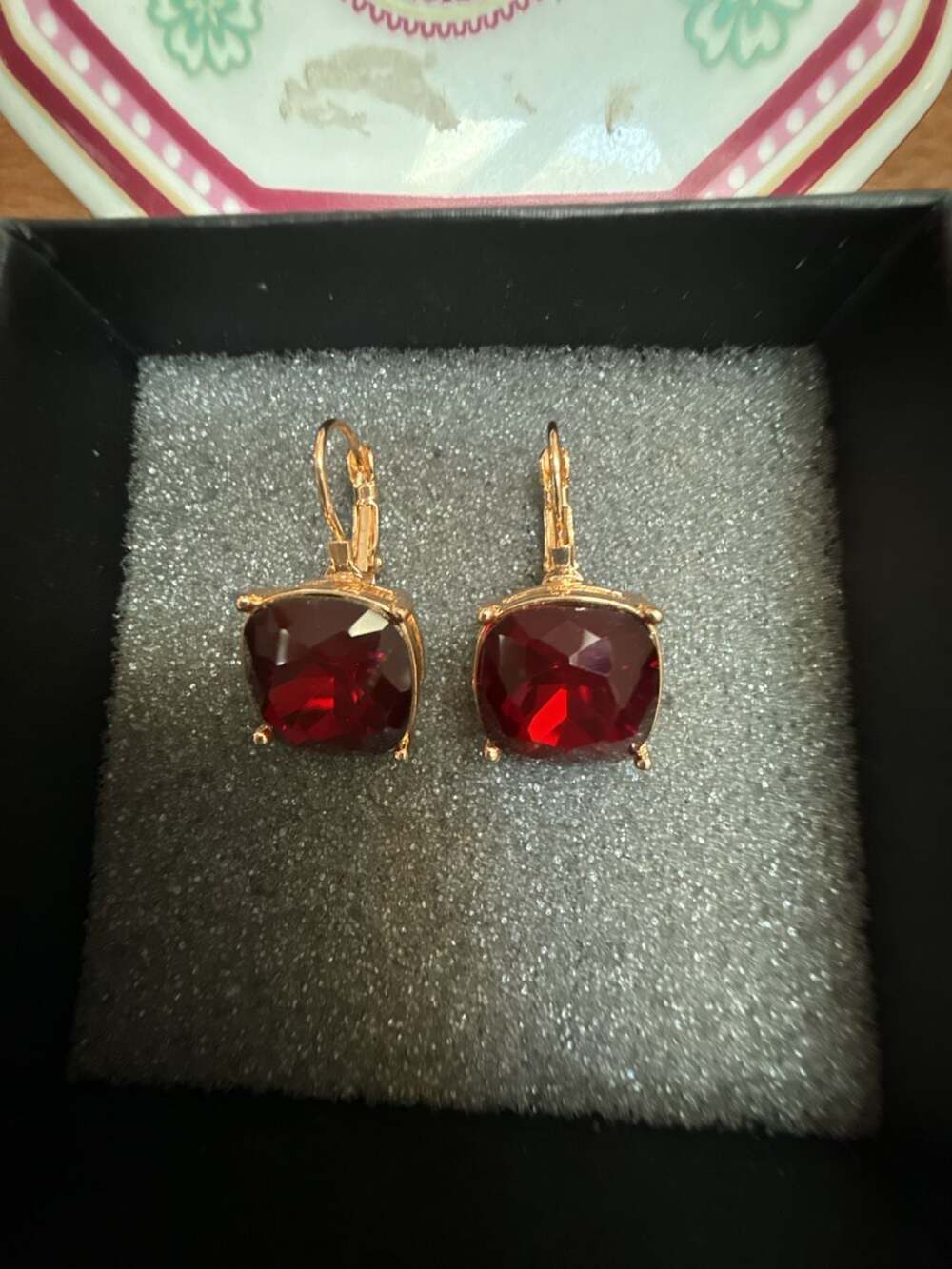 Unbranded Red Crystal Cushion Cut Leverback Earrings Gold Tone